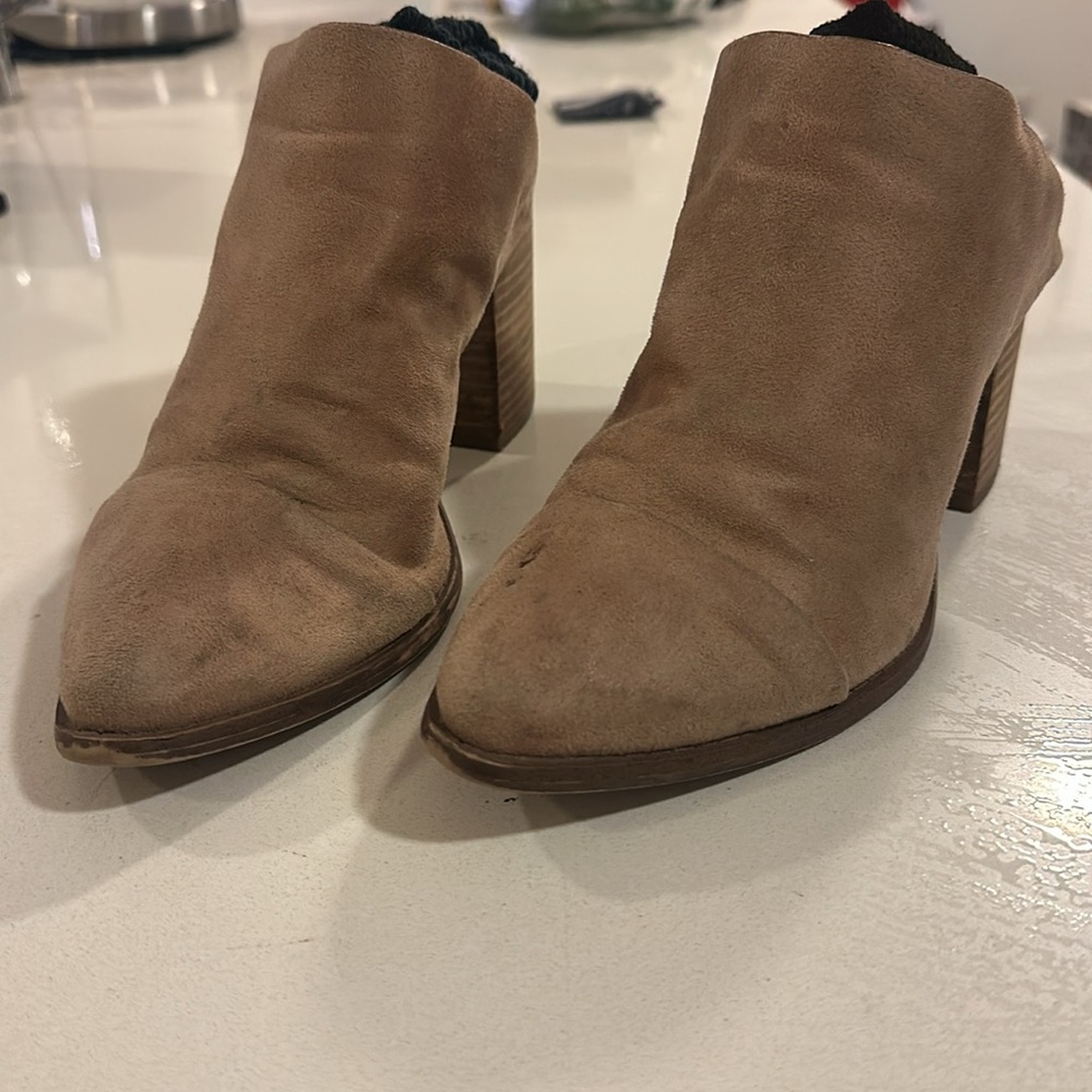 REPORT - Tisha Block Heel Beige Suede Mule Bootie